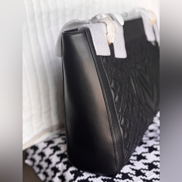 NWT Love Moschino Black Quilted Borsa Shoulder Tote in Black and Gold - Picture 11 of 14